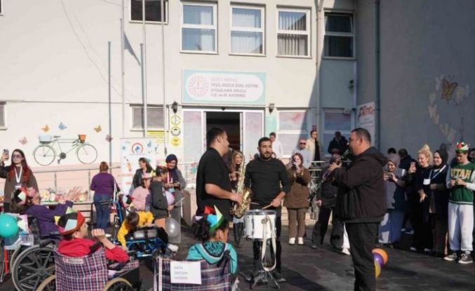 Okul bahçesi şenlik alanına döndü