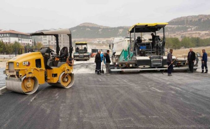 Okullar bölgesinde asfalt çalışmaları devam ediyor