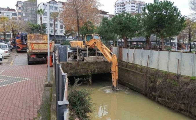Ordu Büyükşehir, Fatsa’nın 30 yıldır temizlenmeyen altyapısına indi