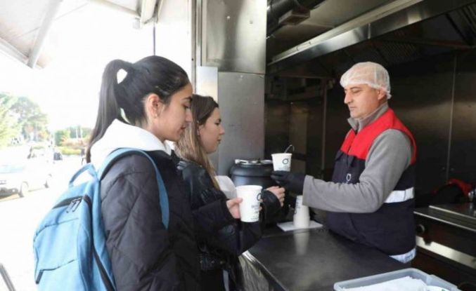 Ordu’da üniversite öğrencilerine sıcak çorba ikramı