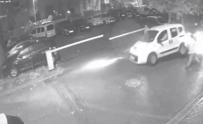 Pendik’te direksiyon hakimiyetini kaybeden sürücü ortalığı birbirine kattı