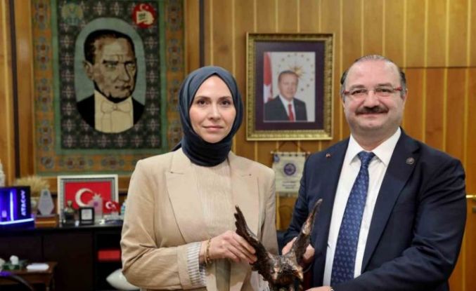 Rektör Hacımüftüoğlu, Tüba-Gebip ödülü sahibi Prof. Dr. Rabia Meryem Yılmaz’ı ağırladı