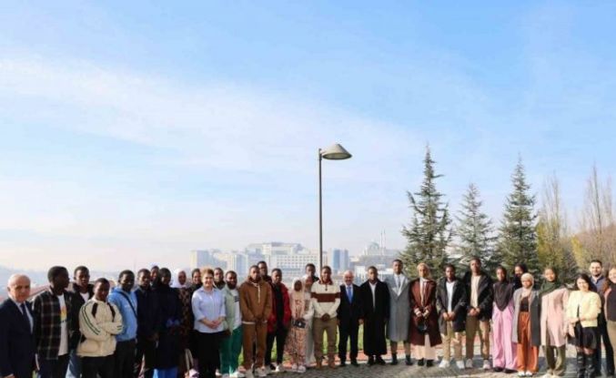 Rektör Sözbir Ruandalı öğrencilerle buluştu