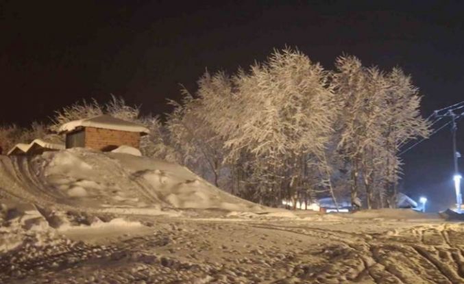 Rize’de beklenen kar yağışı başladı