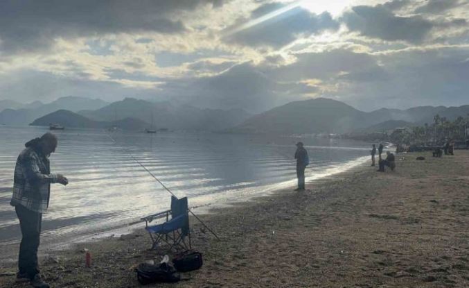 Sağanak sonrası güneş yüzleri güldürdü, Marmaris sahilleri doldu