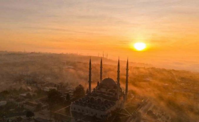 Selimiye Camii, sis ve güneşin ilk ışıklarıyla kartpostallık görüntü sundu