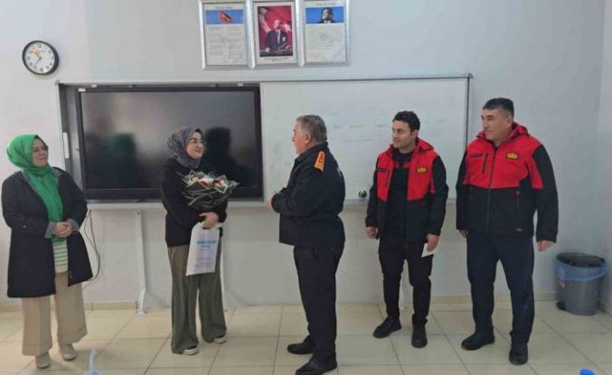 Sorgun Belediyesi İtfaiyesi, kendilerine mektup yazan Belinay’a okulunda sürpriz yaptı