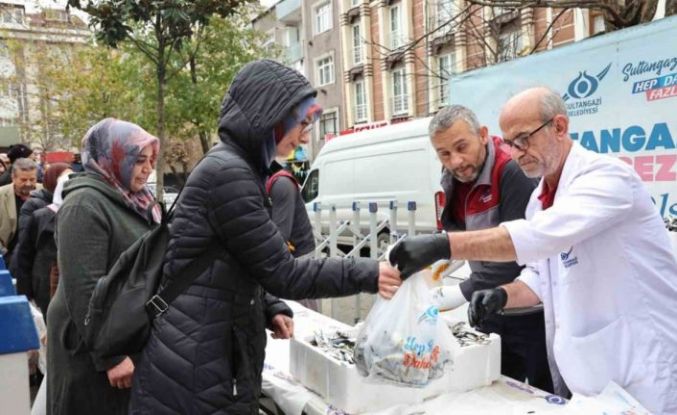 Sultangazi Belediyesi’nden ücretsiz balık dağıtımı