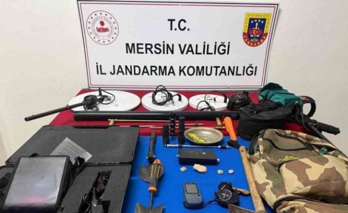 Tarihi eser peşindeki defineciler jandarmaya takıldı