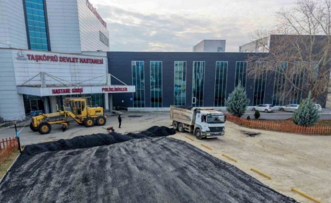 Taşköprü Belediyesi hastane otoparkını sıcak asfaltla buluşturdu