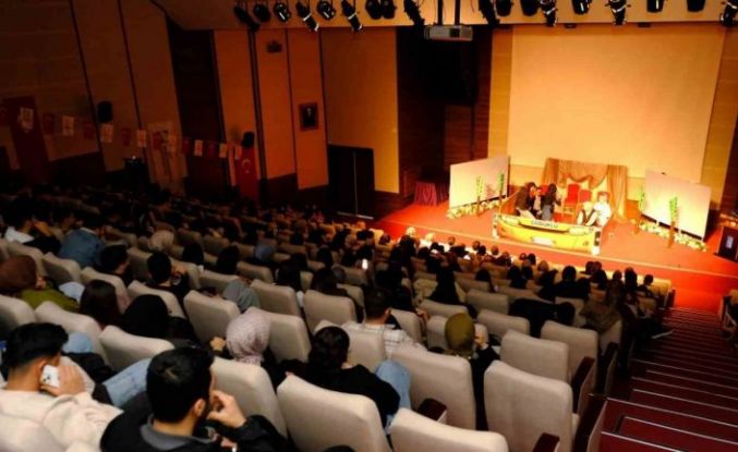 TOGÜ öğrencileri toplumsal rolleri sahneye taşındı