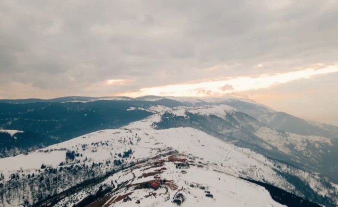 Trabzon’un yaylalarından kar manzaraları
