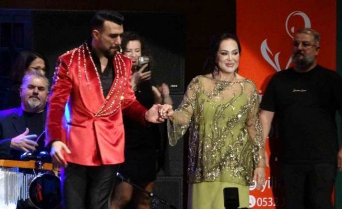 Türkan Şoray, ‘İyilik Korosu’ ile Mersin’de sanatseverlerle buluştu