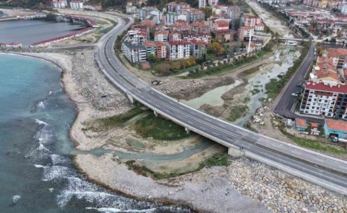 Türkeli’nde sahil yolu ulaşıma açıldı
