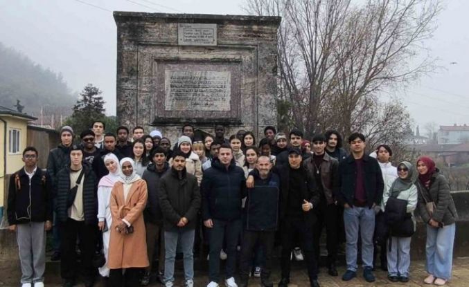 Üniversiteli öğrenciler tarihi ve doğal mekanları keşfetti