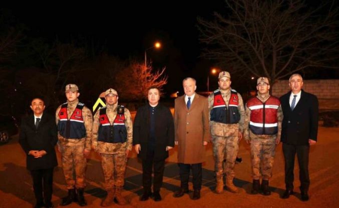 Vali Aydoğdu’dan Mehmetçiğe moral ziyareti