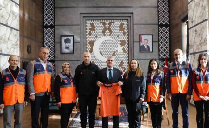 Vali Çelik: "AFAD gönüllüleri toplumun güçlü dayanağıdır"