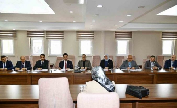 Vali Çiçek halk gününde vatandaşların sorunlarını dinledi