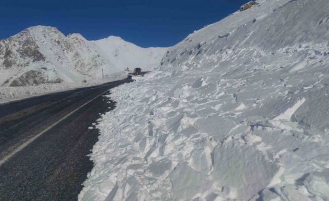 Van-Bahçesaray yolu ulaşıma açıldı