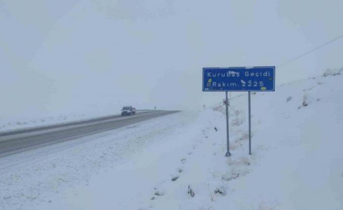 Van’da 102 yerleşim yerinin yolu ulaşıma kapandı
