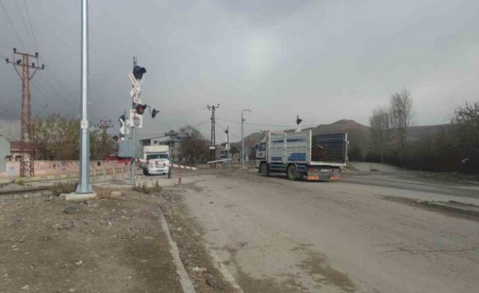 Van’da hemzemin geçitte ışık arızası trafiği kilitledi