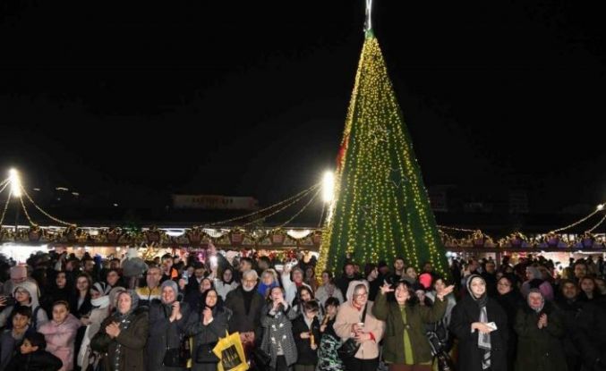 Yeni Yıl Festivali akşam saatlerine renk kattı