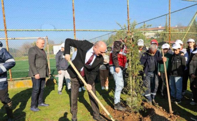Yeşil Düzce’de fidanlar toprakla buluştu