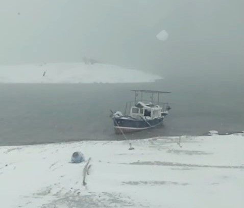 Yoğun kar ve sis balıkçıları durdurdu: Tekneler kıyıya çekildi