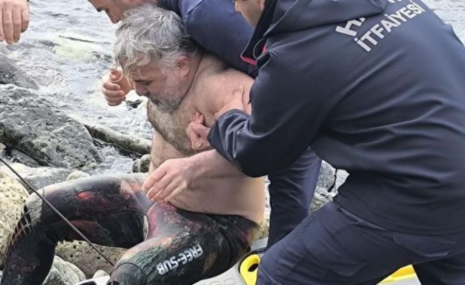 Zıpkın bacağına saplandı, ayağında zıpkınla hastaneye götürüldü