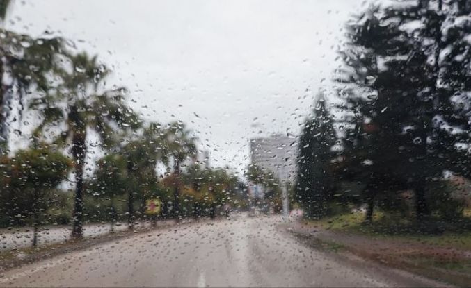 Adana güne yağmurlu başladı