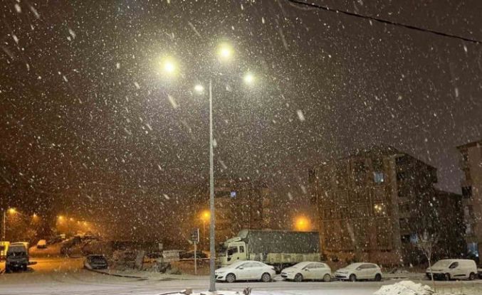 Adıyaman’da kar yağışı etkisini artırdı