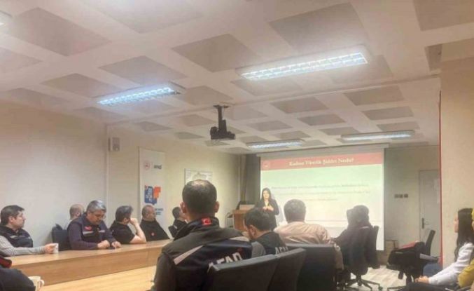 AFAD personeli kadına yönelik şiddetle mücadele konusunda bilgilendirildi