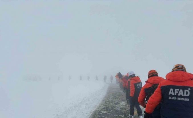 Afetlerin kahramanları, çığ tatbikatı yaptı
