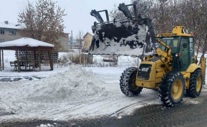 Akyaka Belediyesi karla mücadele ekipleri görev başında
