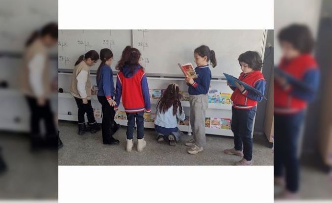 Altıntaş Zafer İlkokulu’nda sınıflara kitaplık kazandırıldı