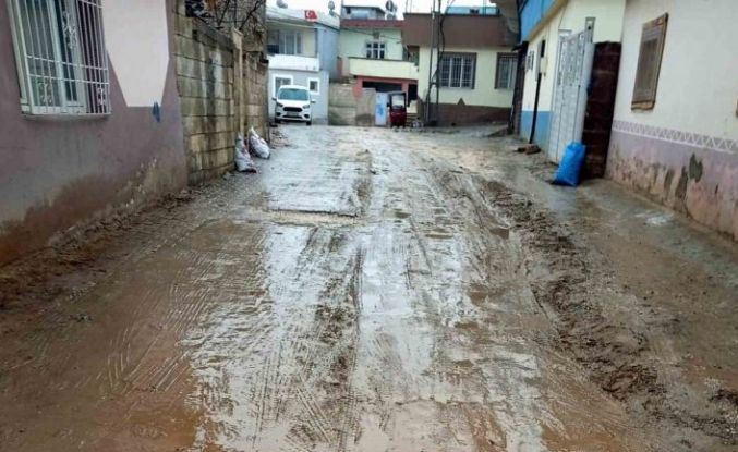 Araban’da vatandaşların çamur çilesi