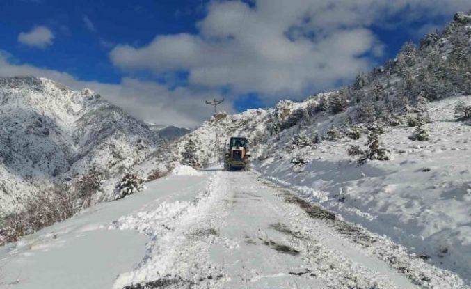 Artvin’de kar yağışı nedeniyle 34 köy yolu ulaşıma kapandı