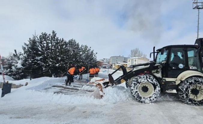 Aydıntepe’de karla mücadele ilçe genelinde devam ediyor