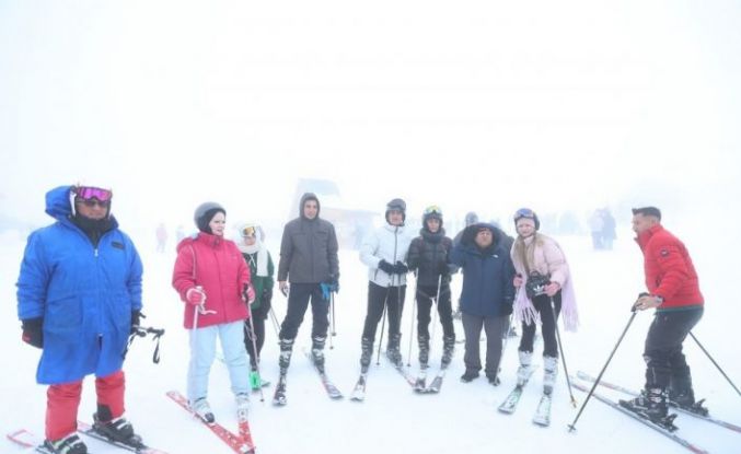 Başkan Büyükkılıç, Erciyes’te kayak tutkunlarıyla bir araya geldi