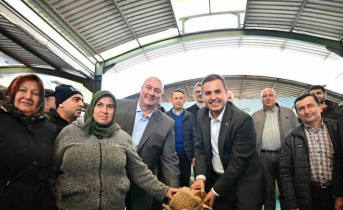 Bigadiçli üreticinin yüzünü Başkan Akın güldürdü