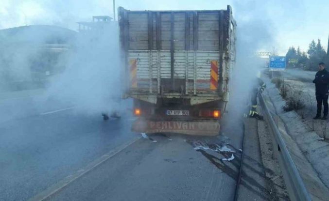Burdur’da seyir halindeki kamyonette yangın
