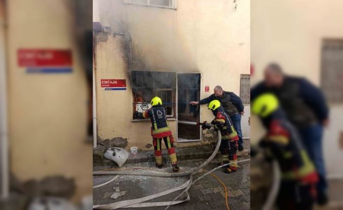 Burhaniye de baharatçı dükkanı yandı