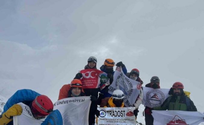 Demirkapı Tepesi’ne kış zirve tırmanışı