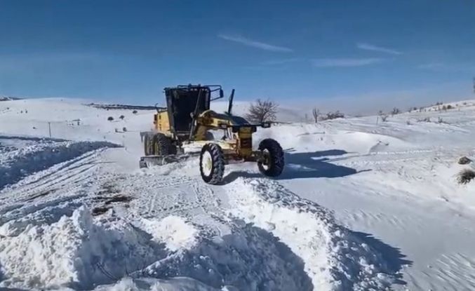 Elazığ’da kapalı köy yollarında çalışmalar sürüyor