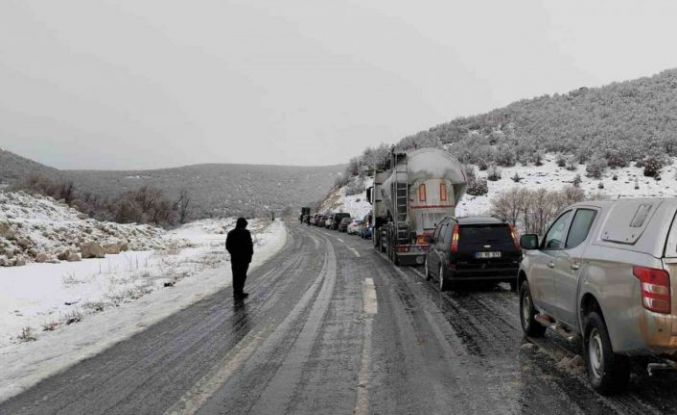 Eskişehir-Seyitgazi yolunda kuyruk oluştu