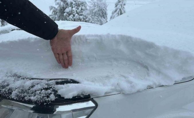 Eskişehir’de kar kalınlığı 25 santimetreyi geçti, yollar kapandı