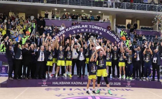 Fenerbahçe Opet, Halkbank Kadınlar Türkiye Kupası’nın sahibi oldu