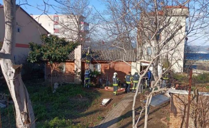 Gecekonduda çıkan yangın büyümeden söndürüldü