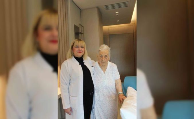 İnme geçiren 93 yaşındaki hasta akut tedaviyle ayağa kalktı