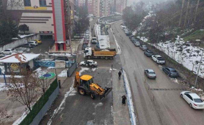 Karabük Belediyesi kar temizleme çalışmaları sürüyor